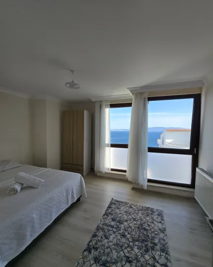 Armutlu 2+1 Suit Daire Yatak Odası