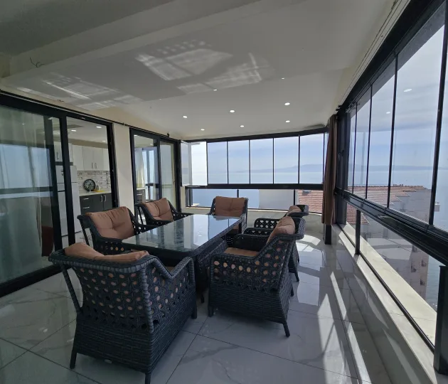 Armutlu 3+1 Suit Daire Salon